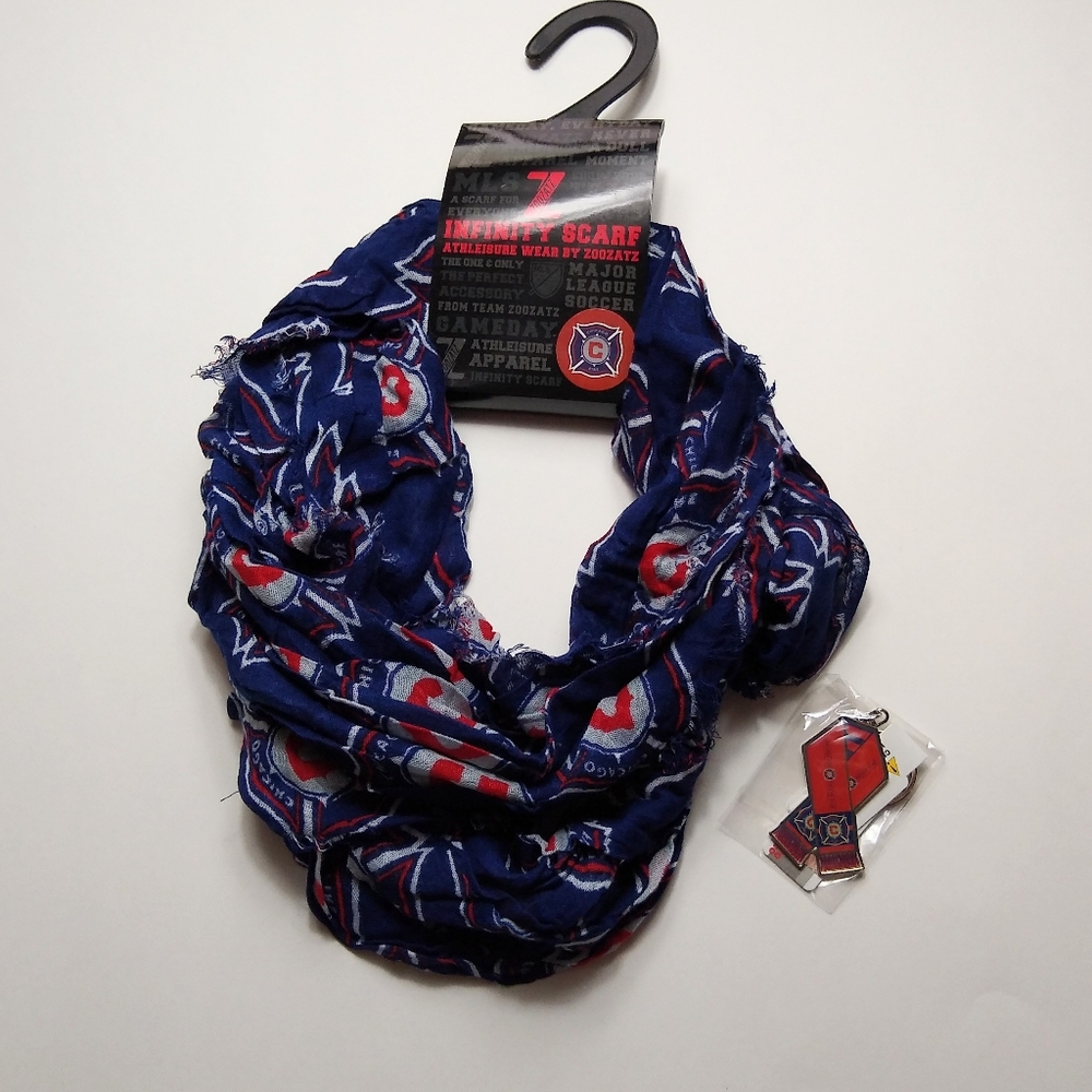 New Chicago Fire SC Infinity Scarf and Keychain gift set